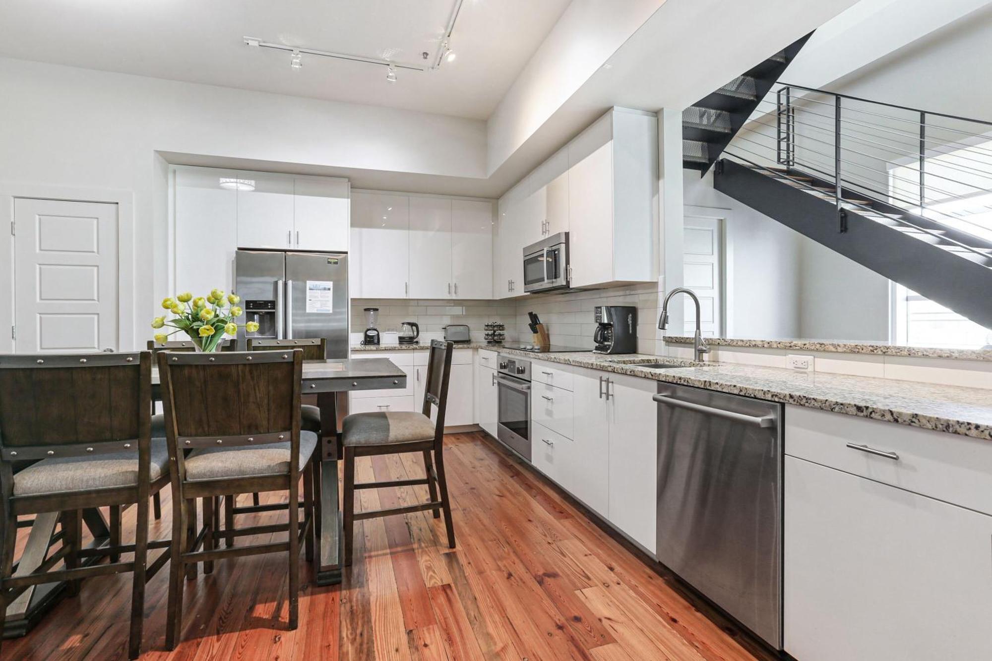 Upscale Condos And Penthouses Close To Canal And Bourbon St نيو أورلينز المظهر الخارجي الصورة