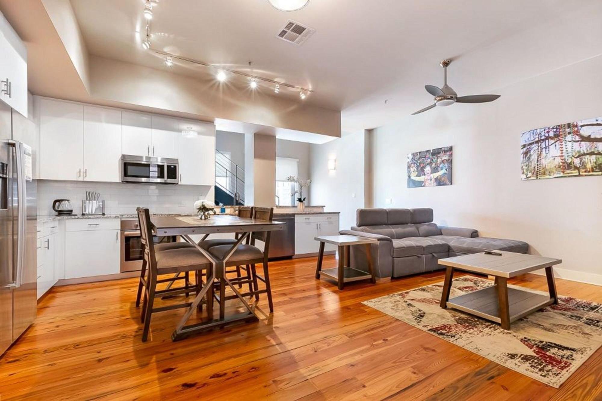 Upscale Condos And Penthouses Close To Canal And Bourbon St نيو أورلينز المظهر الخارجي الصورة